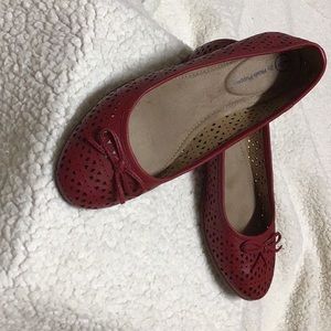 RED HUSH PUPPIE FLATS  7